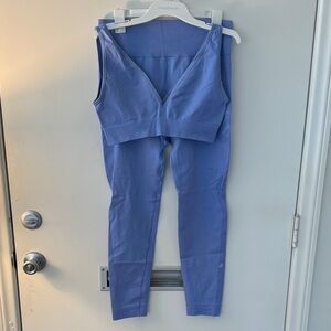 WeWoreWhat V-Neck Bra Top and Seamless Leggings Set in Powder Blue size L